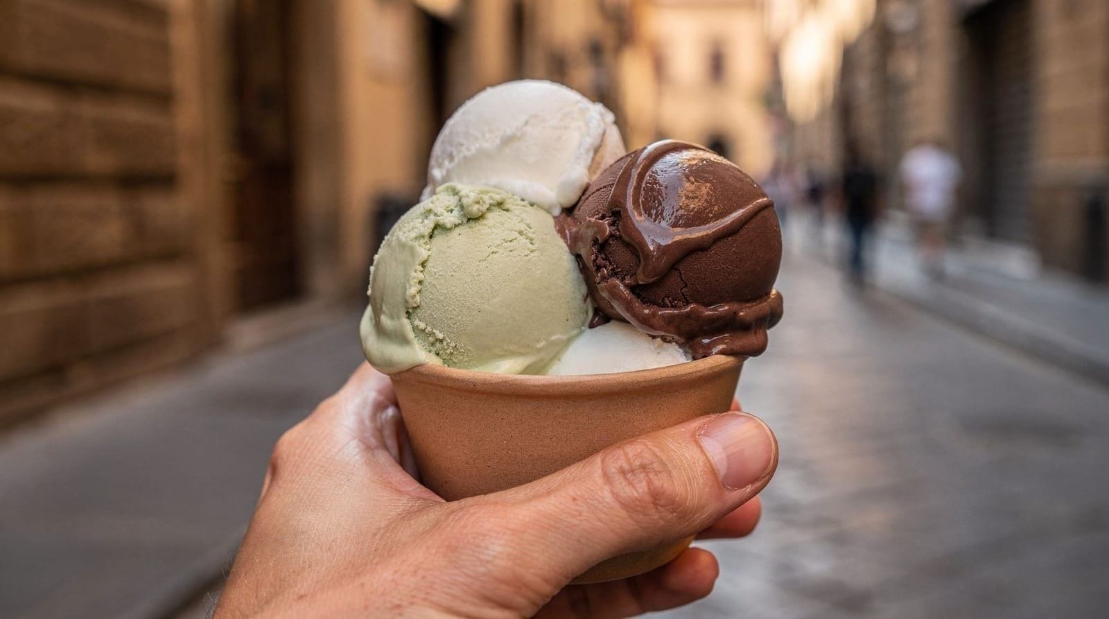 Der große Florenz-Gelato-Test: Welche Läden wirklich überzeugen — Ehrlicher Gelato-Test in Florenz – was bestellen, wie man Touristenfallen erkenn