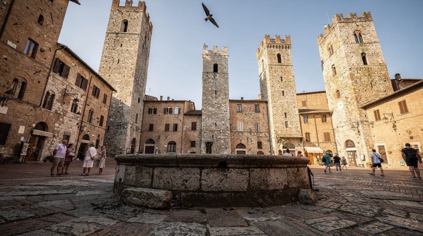 Tagesausflug nach San Gimignano: mittelalterliche Türme, Vernaccia-Wein und das beste Safrangelato Italiens — San Gimignano ab Florenz: mittelalterliche Türme, Vernaccia-Wein, Ankunft vor de