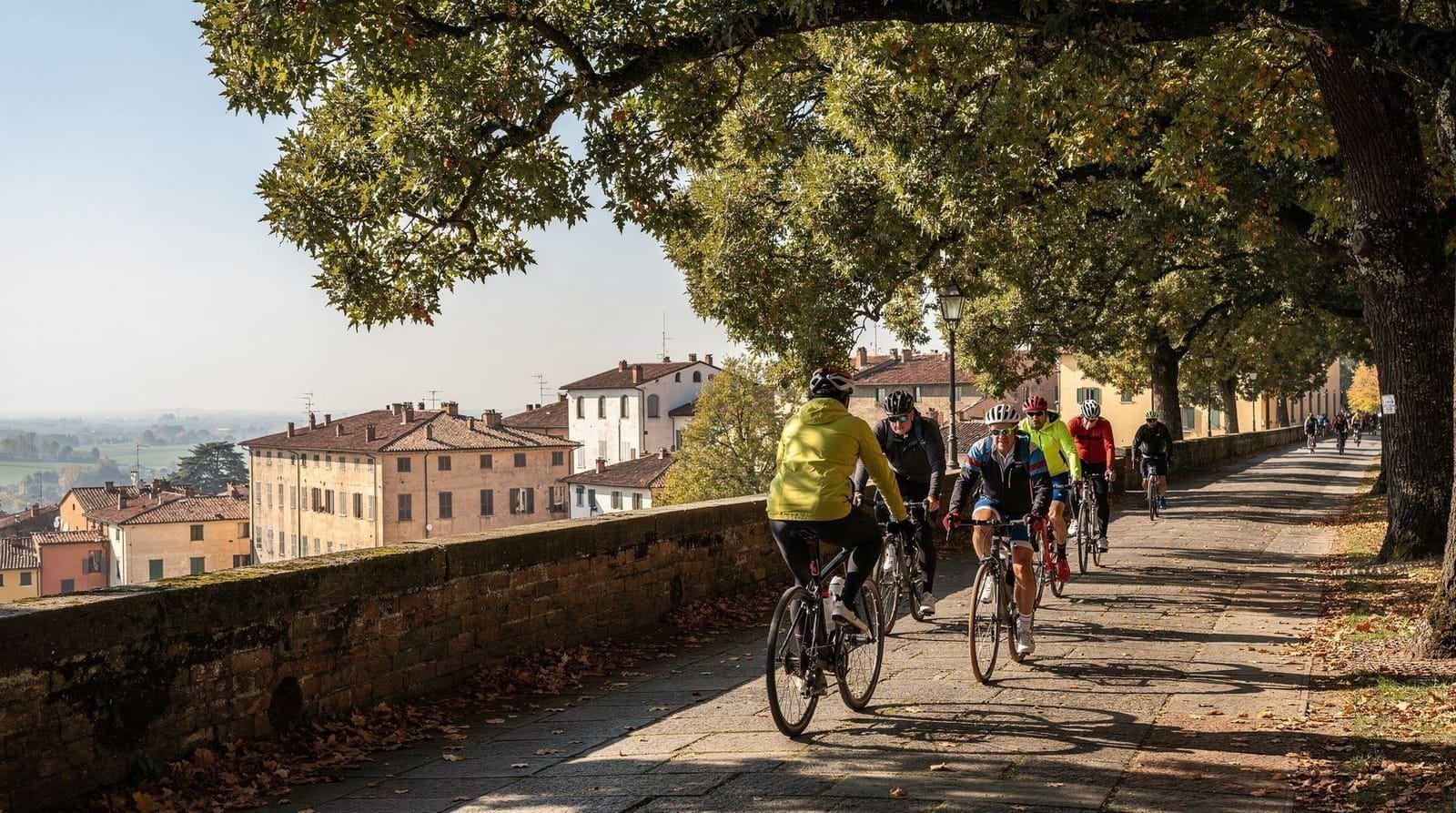 Die Stadtmauern von Lucca per Rad: ein Tagesausflug, der sich lohnt — Luccas Renaissance-Mauern sind die beste Radrennstrecke Italiens. Wie du den per