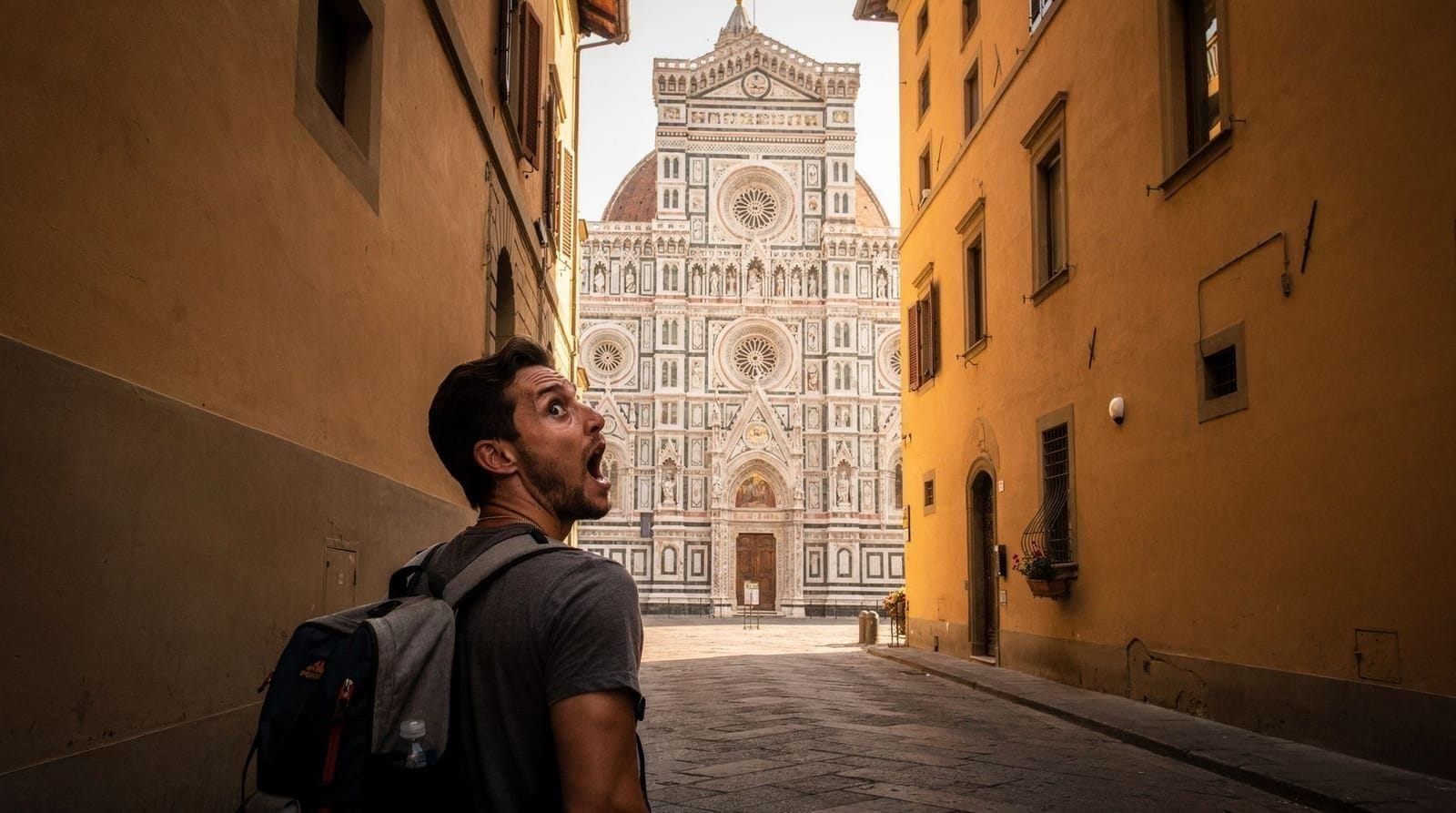 Mein erster Morgen in Florenz hat alles verändert — Erster Morgen in Florenz: Ponte Vecchio vor dem Sonnenaufgang, verloren nahe dem