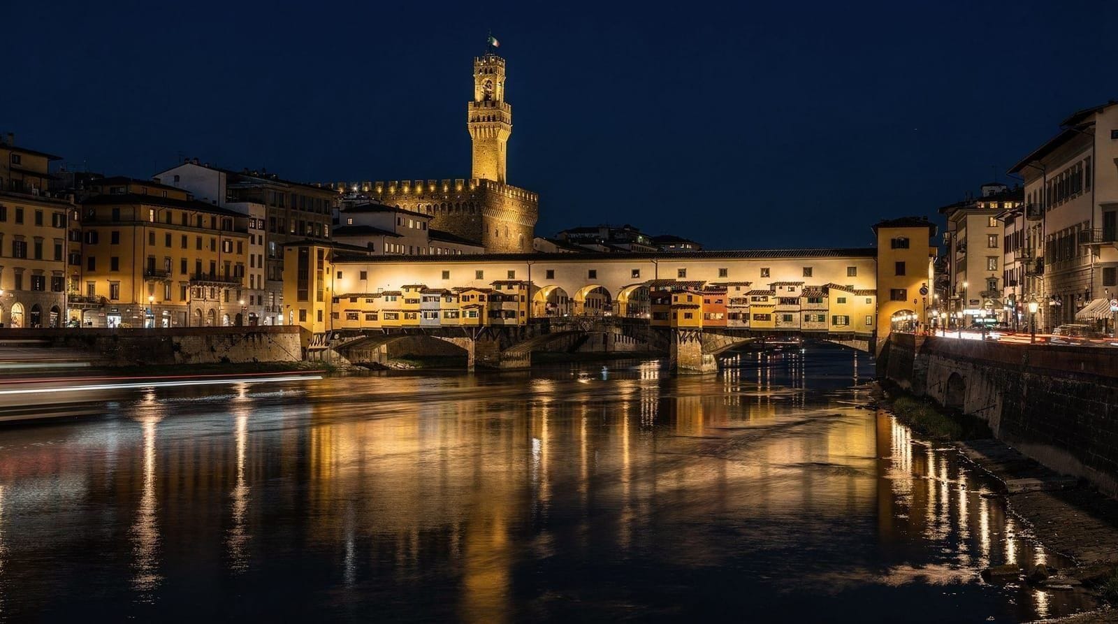 Florenz bei Nacht — Florenz nach Einbruch der Dunkelheit: Abendtouren, Aperitivo, Dachterrassenbars,