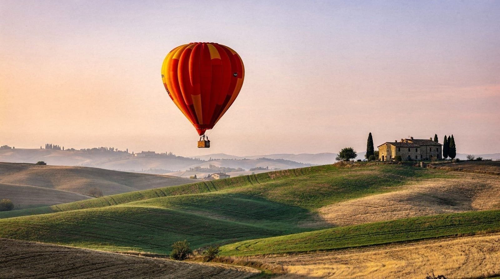 Heißluftballon über die Toskana — Heißluftballon Toskana: Startgebiete, Preise (180–260 €), was einen erwartet und