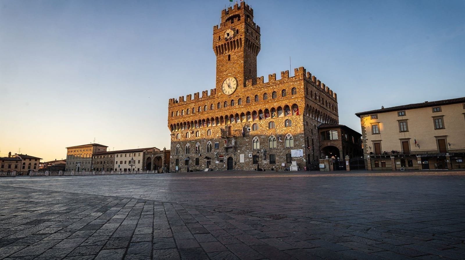 Palazzo Vecchio: Florenz' befestigtes Rathaus und seine Geheimnisse — Palazzo-Vecchio-Führer: Salone dei Cinquecento, das verborgene Leonardo-Geheimni