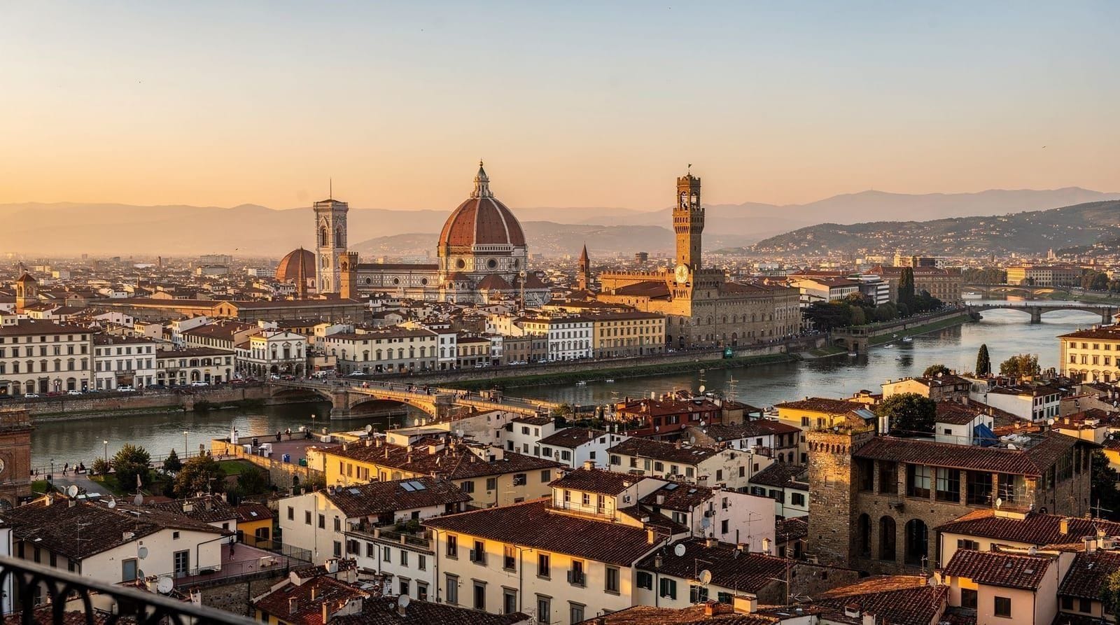 Piazzale Michelangelo: der vollständige Florenz-Aussichtspunkt-Führer — Piazzale Michelangelo: Florenz' bester Panoramaaussichtspunkt. Wie man hinkommt,